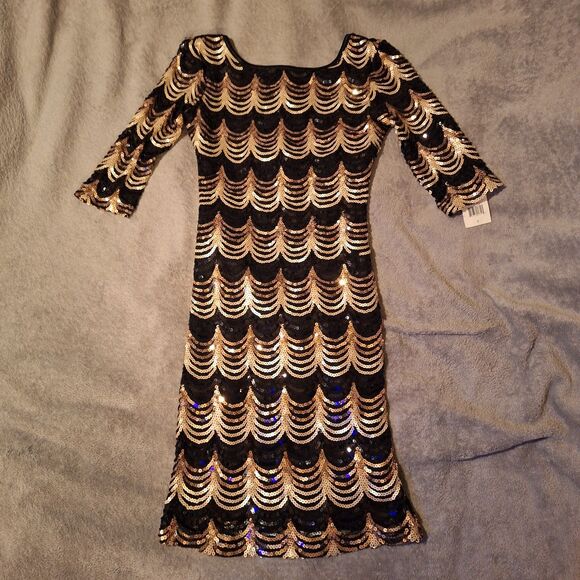 CRYSTAL DOLL Scalloped Sequin Black Gold Mini Party Cocktail Dress Size Small - Picture 1 of 13
